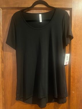 LuLaRoe Black Noir Classic T Medium NWT